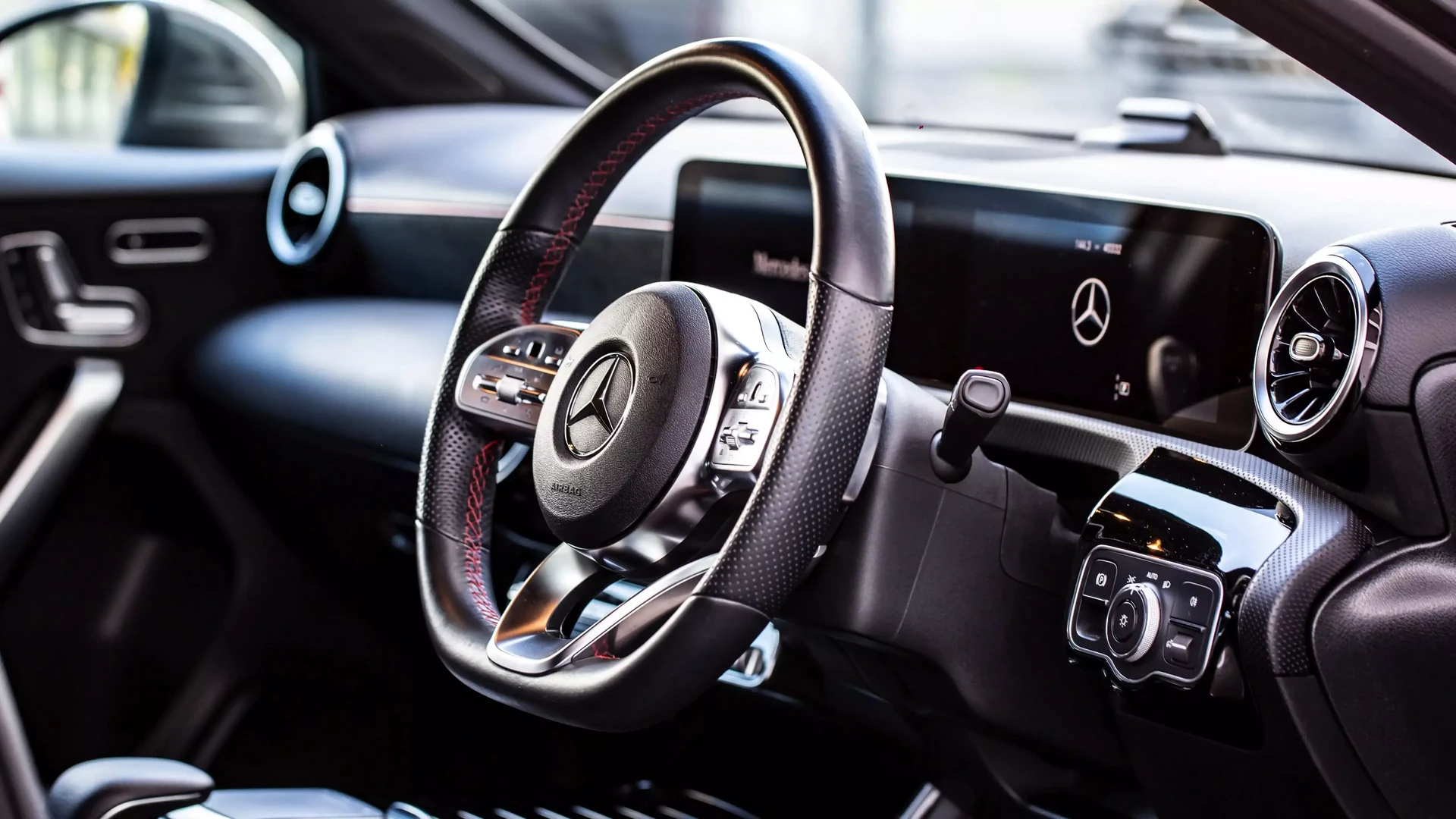 Mercedes-Benz A200d Hatchback #18 Фото 10