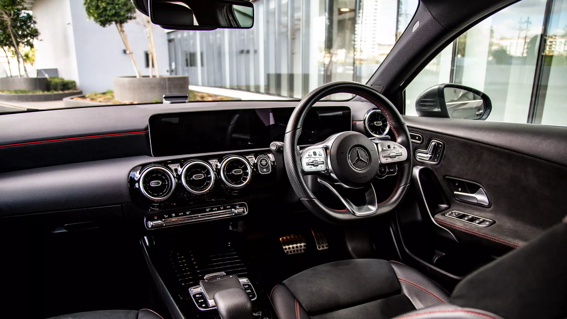 Mercedes-Benz A200d Hatchback #18 Фото 11