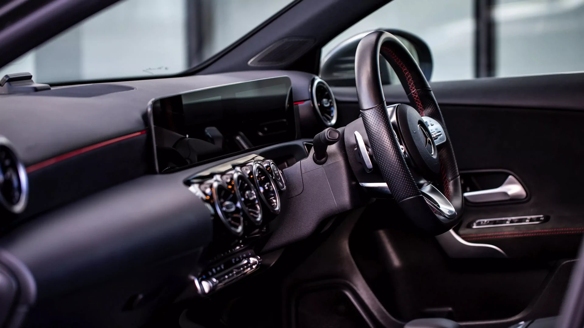 Mercedes-Benz A200d Hatchback #18 Фото 12