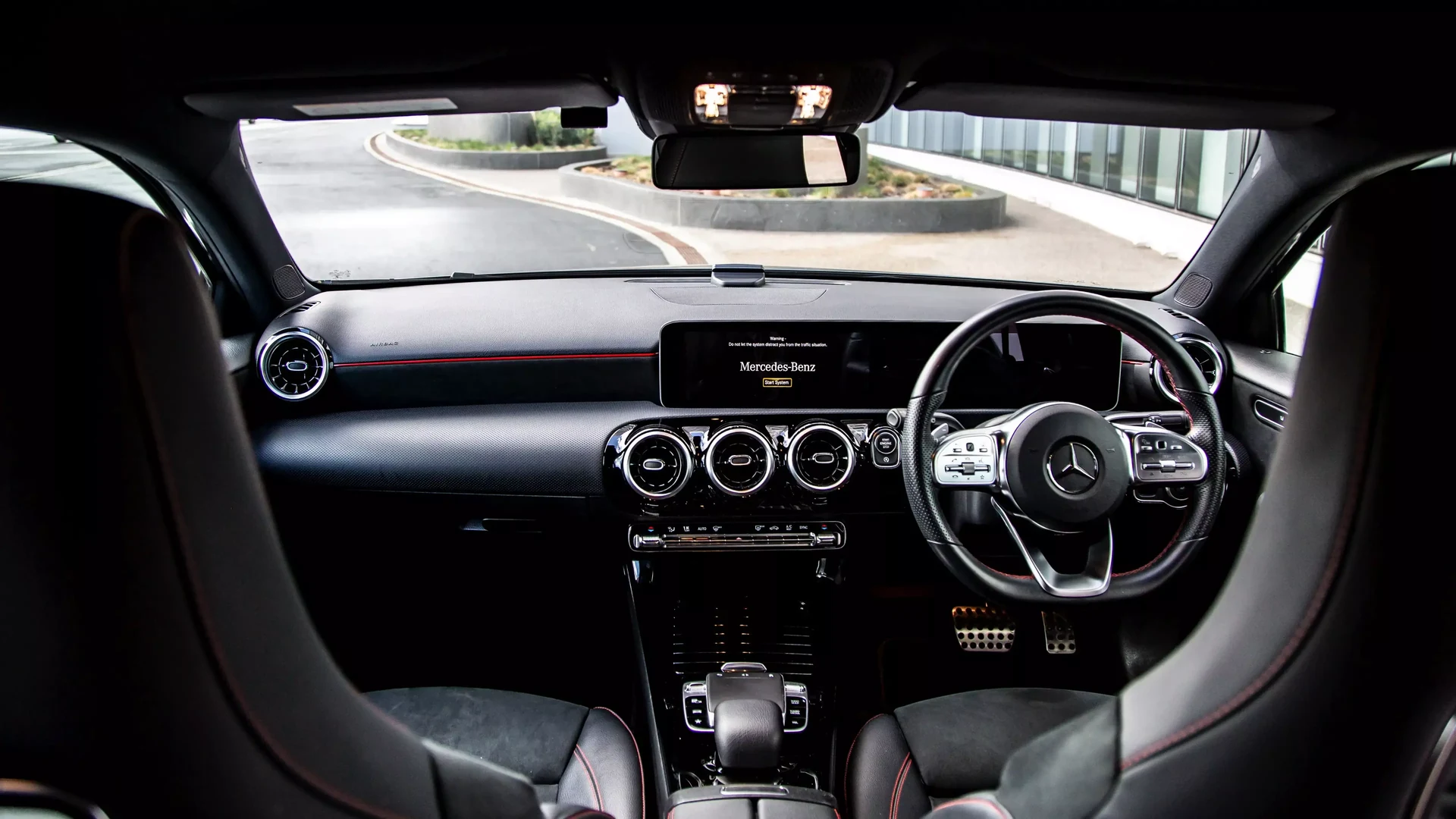 Mercedes-Benz A200d Hatchback #18 Фото 14