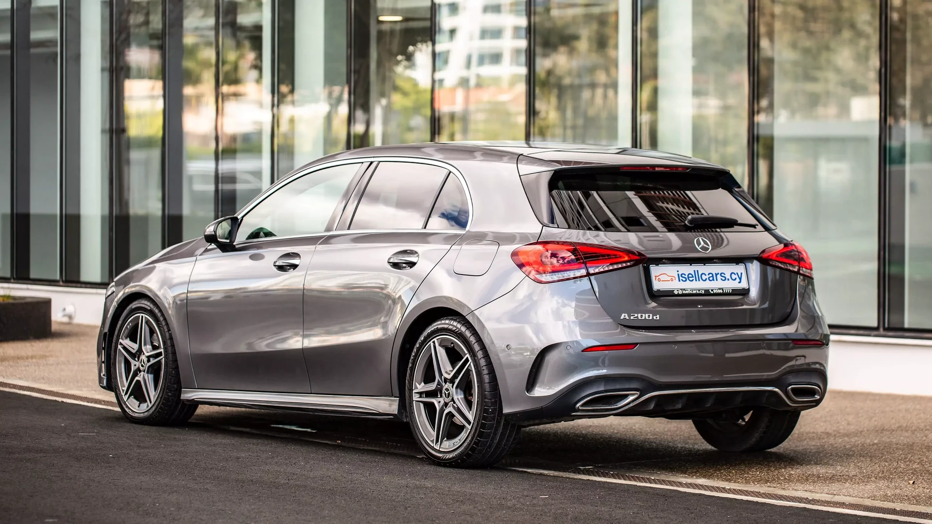 Mercedes-Benz A200d Hatchback #18 Фото 2