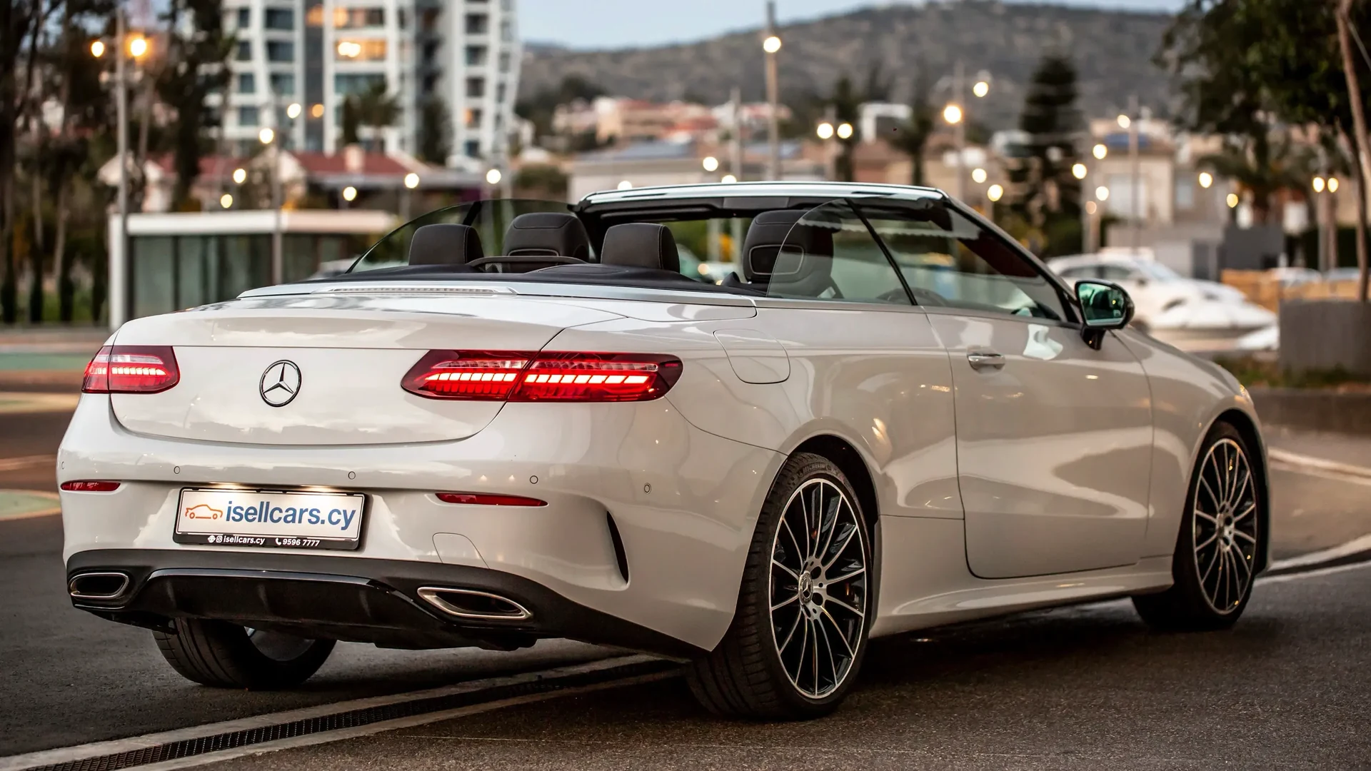 Mercedes-Benz E300 Convertible Premium Plus #10 Фото 6