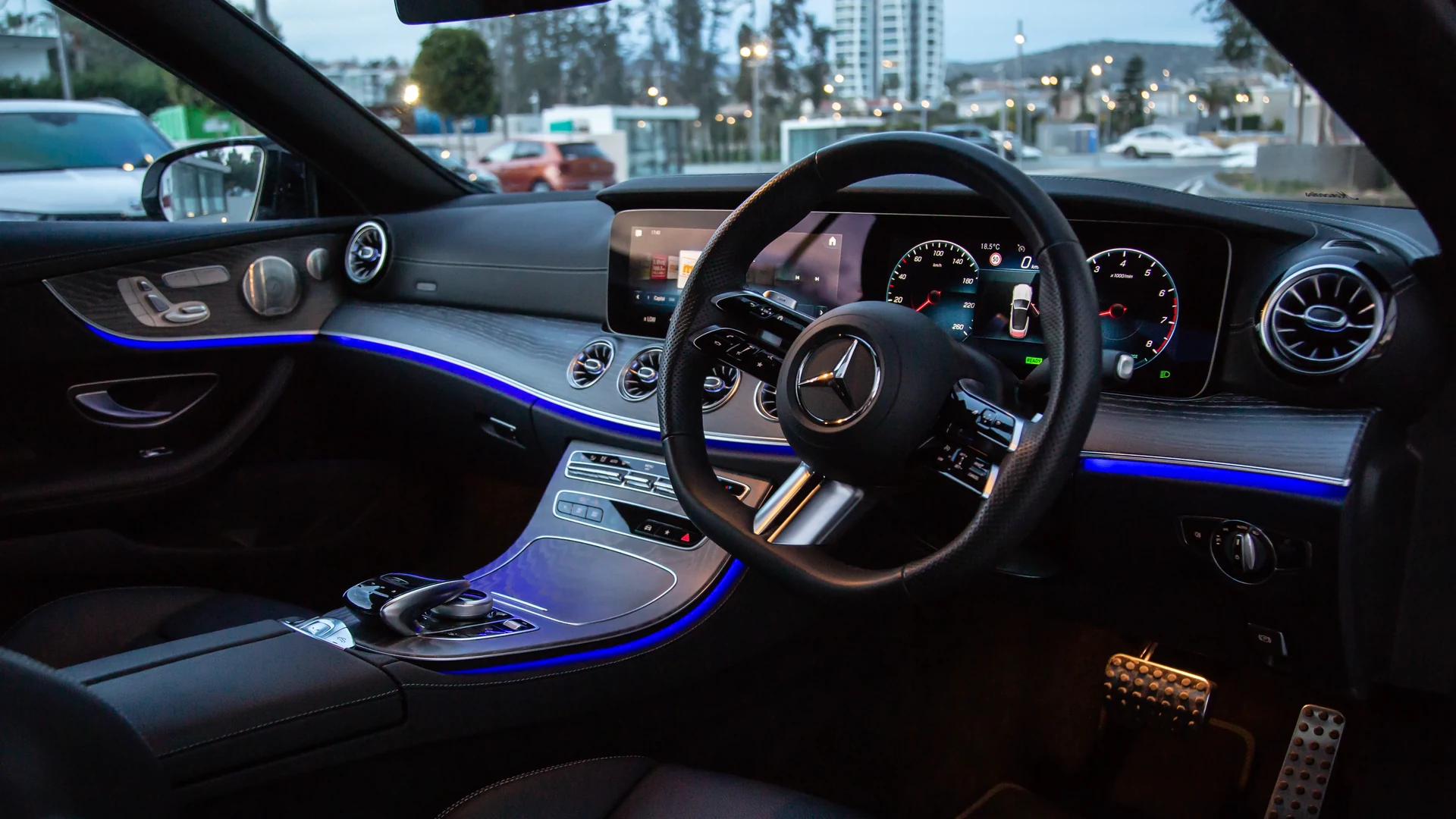 Mercedes-Benz E300 Convertible Premium Plus #10 Фото 14