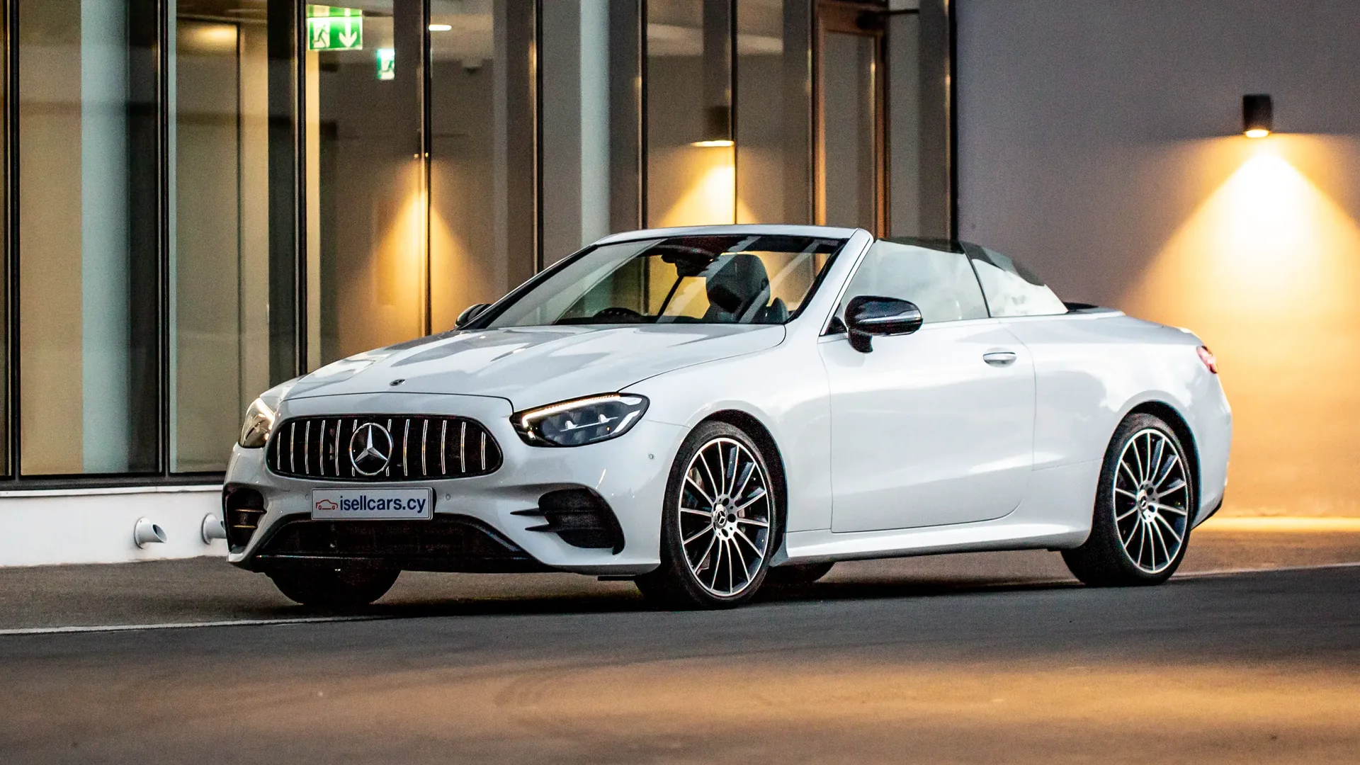 Mercedes-Benz E300 Convertible Premium Plus #10 Фото 5