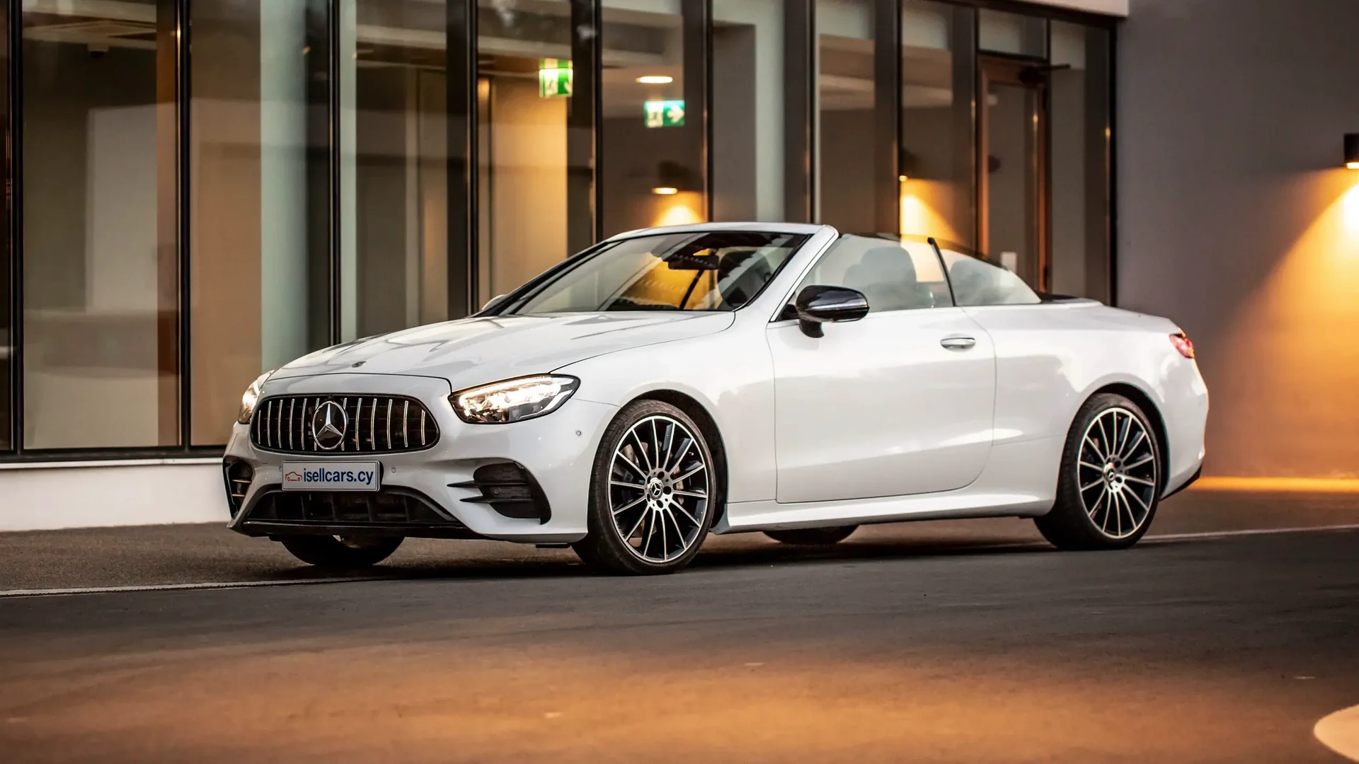 Mercedes-Benz E300 Convertible Premium Plus #10 Фото 1