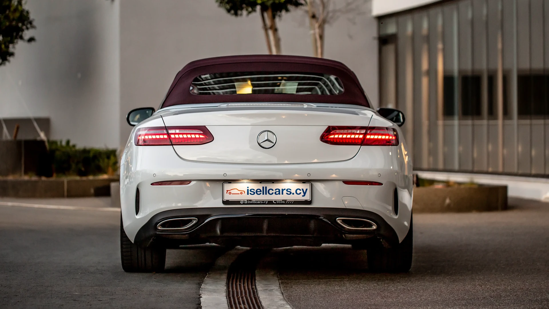 Mercedes-Benz E300 Convertible Premium Plus #10 Фото 9