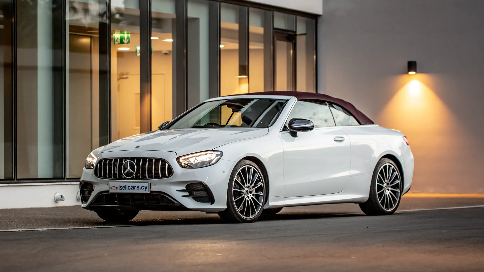 Mercedes-Benz E300 Convertible Premium Plus #10 Фото 7