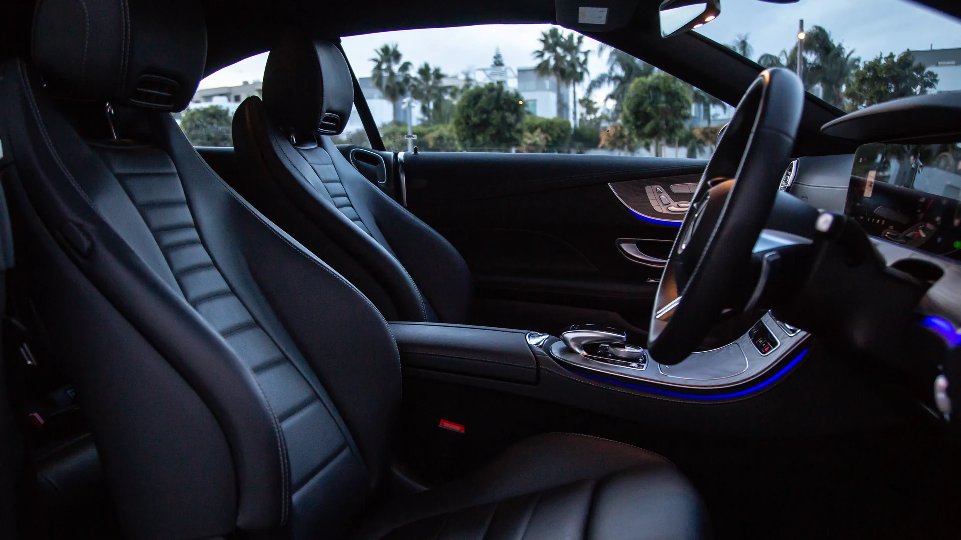 Mercedes-Benz E300 Convertible Premium Plus #10 Фото 16