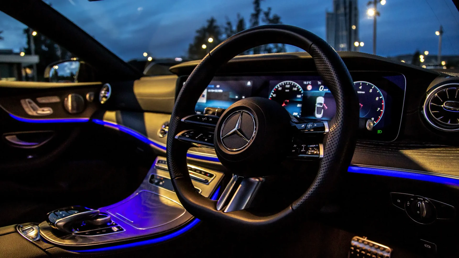 Mercedes-Benz E300 Convertible Premium Plus #10 Фото 15