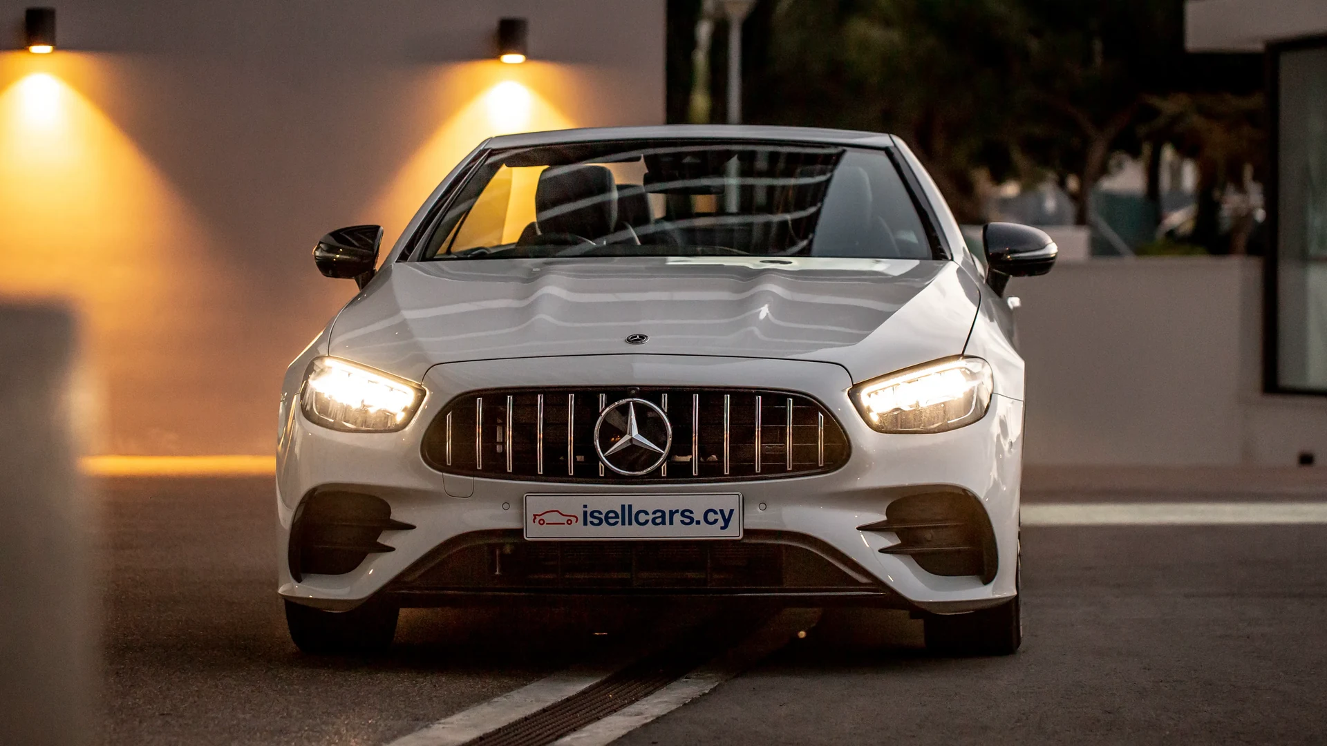 Mercedes-Benz E300 Convertible Premium Plus #10 Фото 4