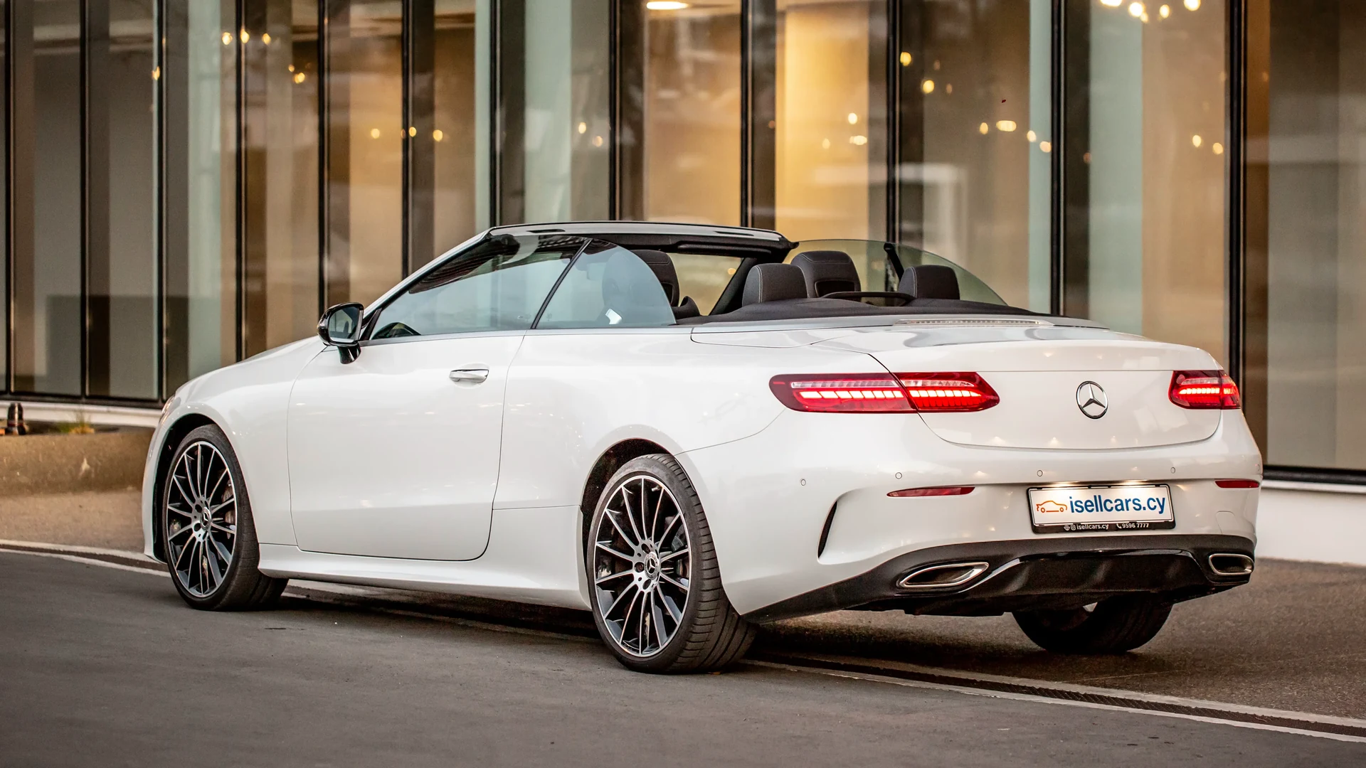 Mercedes-Benz E300 Convertible Premium Plus #10 Фото 2