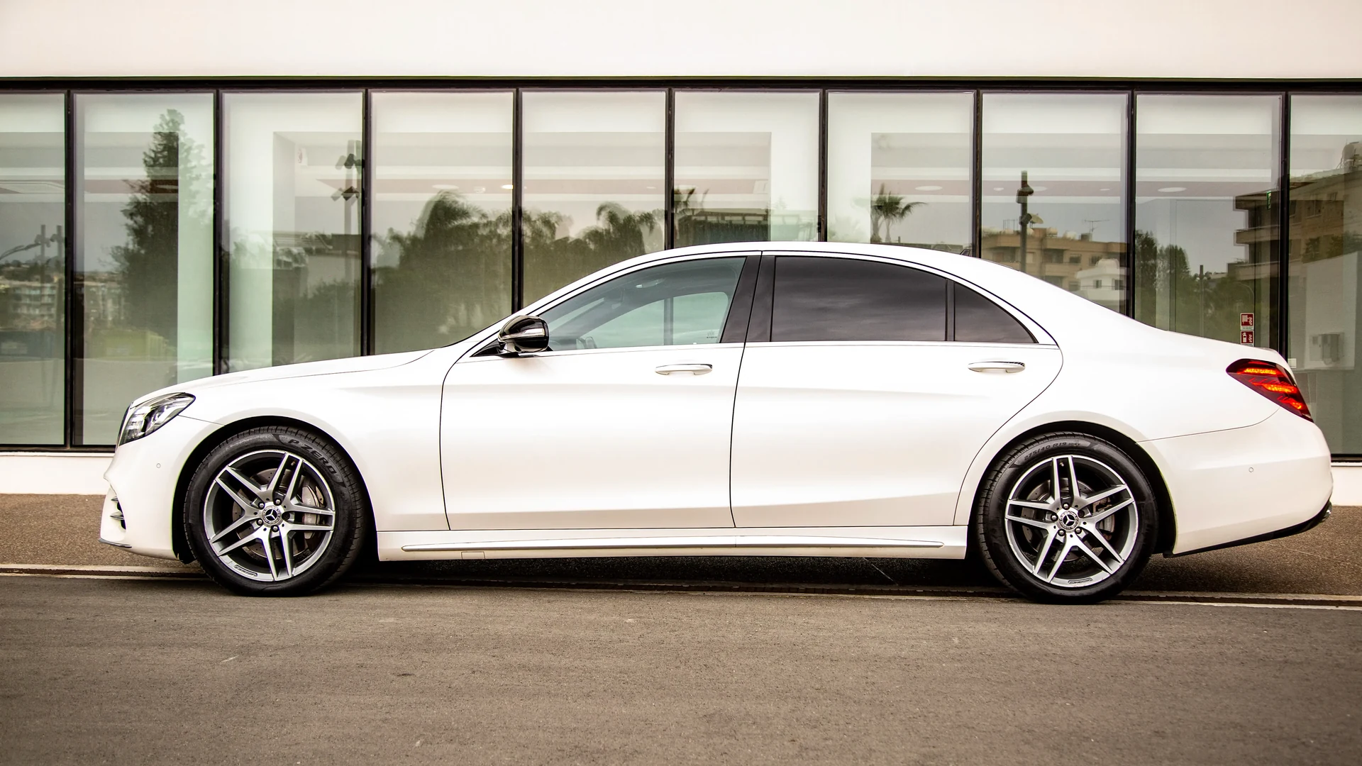Mercedes-Benz S350d AMG Premium #46 Photo 15