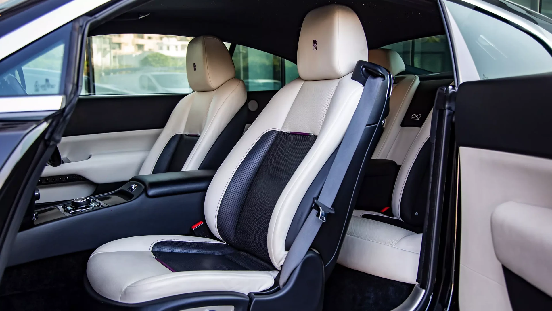 Rolls-Royce Wraith Black Badge #44 Фото 10