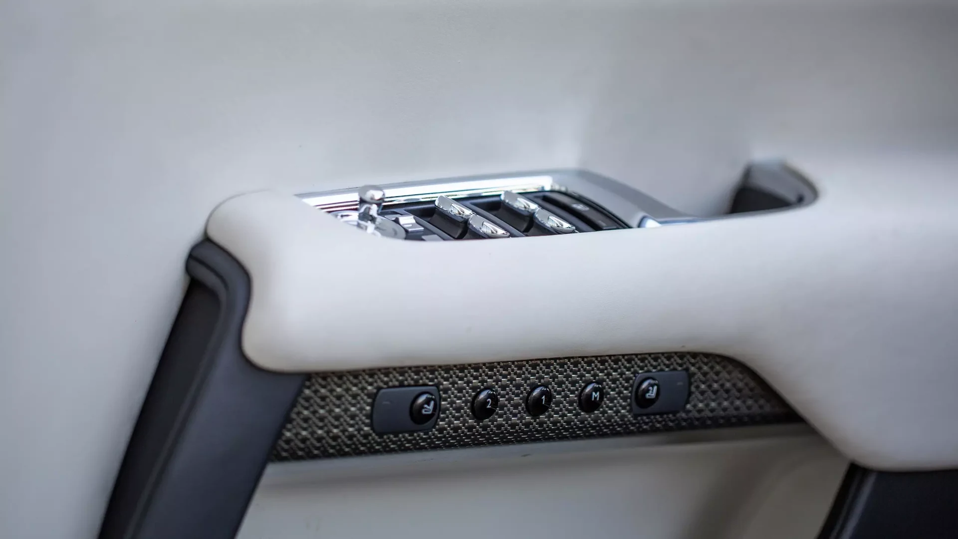 Rolls-Royce Wraith Black Badge #44 Фото 15