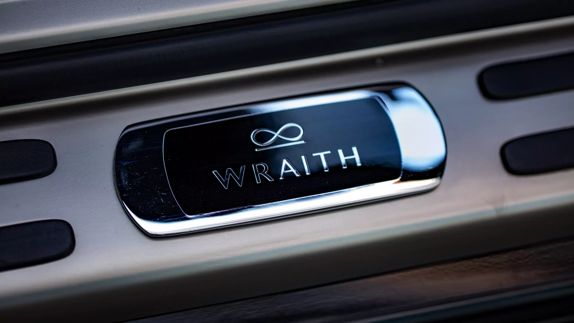 Rolls-Royce Wraith Black Badge #44 Фото 17